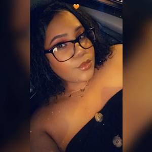 Meet your Posher, Leila